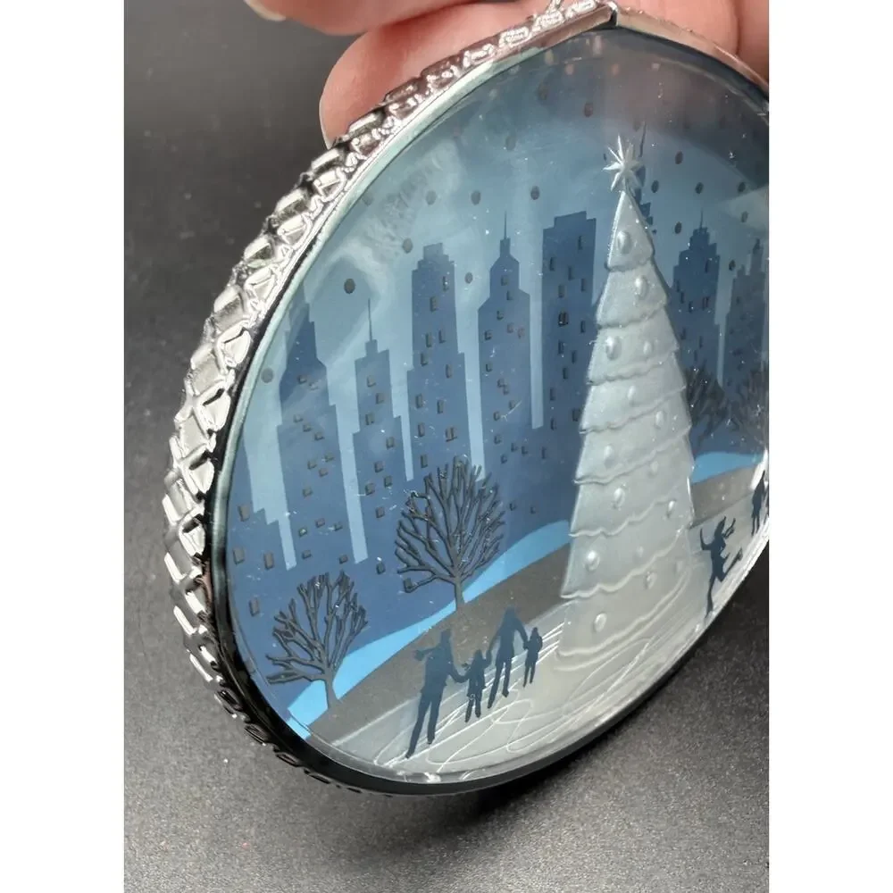 Hallmark Keepsake Christmas Ornament CHRISTMAS In The CITY No Box EUC -Lo16